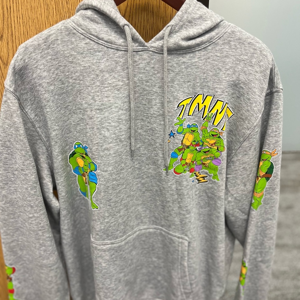 Nickelodeon Gray Sweater with Cartoon Graphics